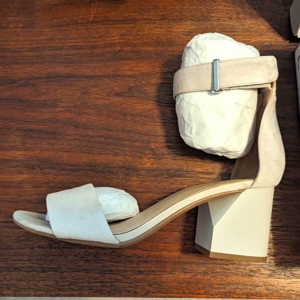 Franco Sarto Miranda Ankle Strap Suede heel Sandals | Light Gray - size W 8.5